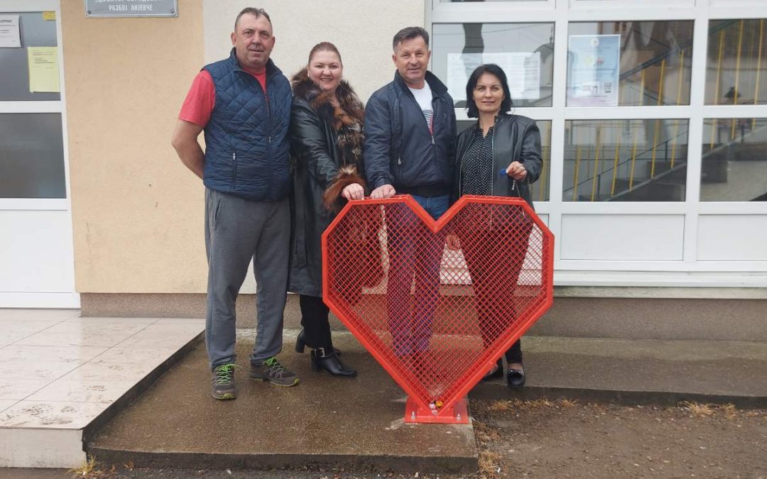 Aкцијом „Чеп за хендикеп“ школе у Разбоју и Kукуљама помажу дјеци са аутизмом
